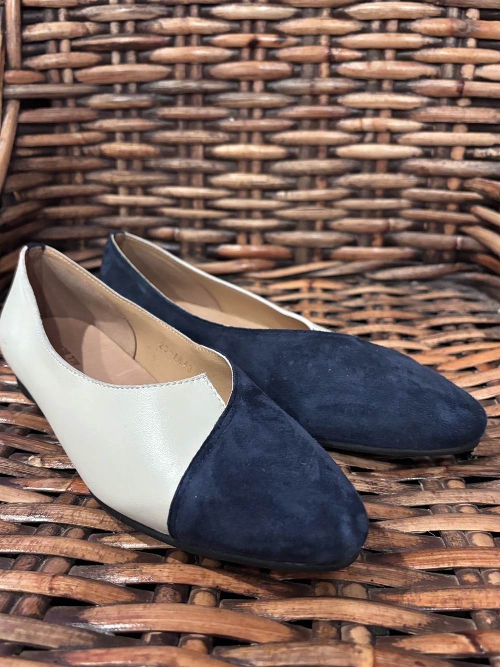 Anthropology All Black -Two-Tone Women’s Flats - Navy and Cream. Size 6.5/37
